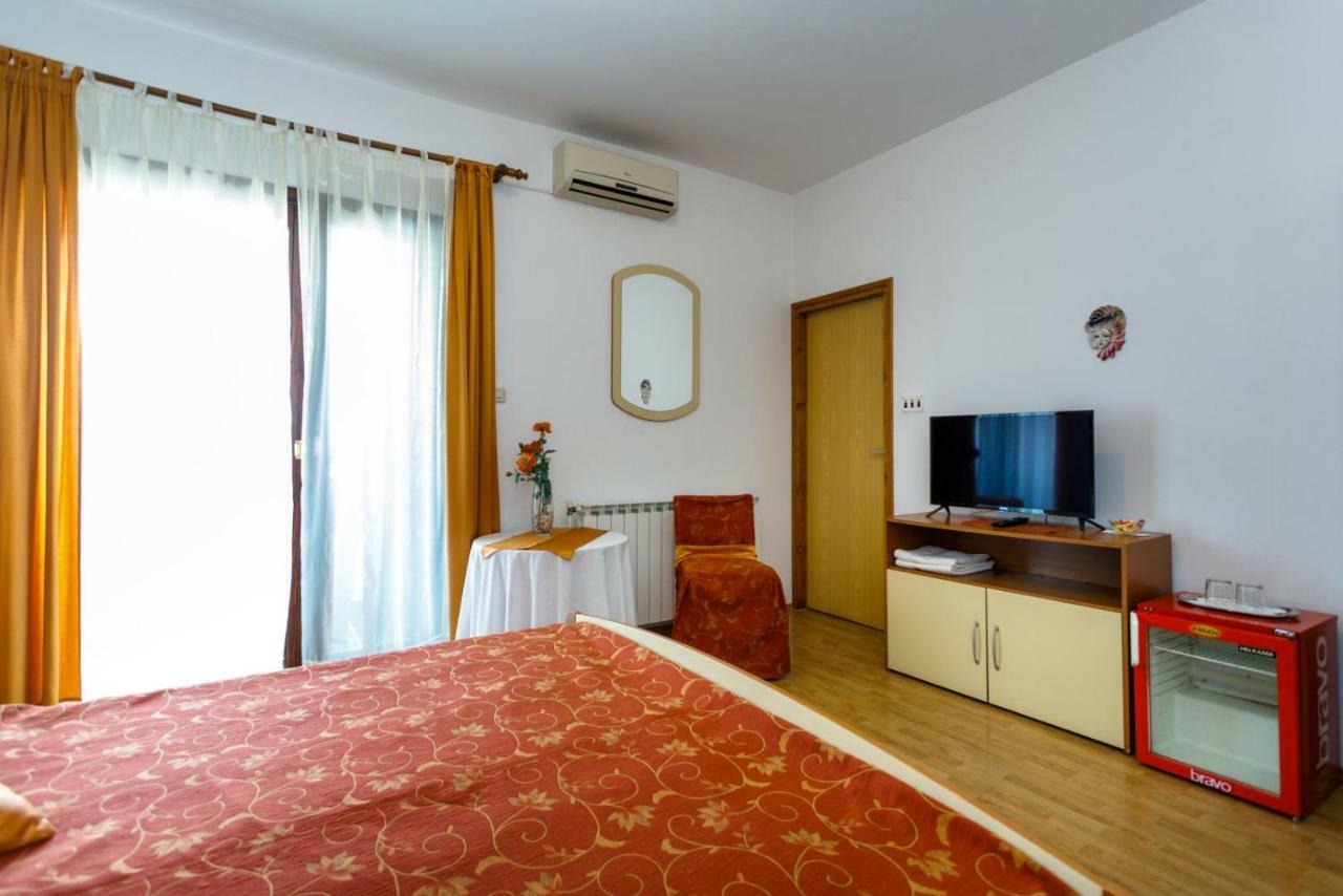 קרק Rooms Mimi מראה חיצוני תמונה