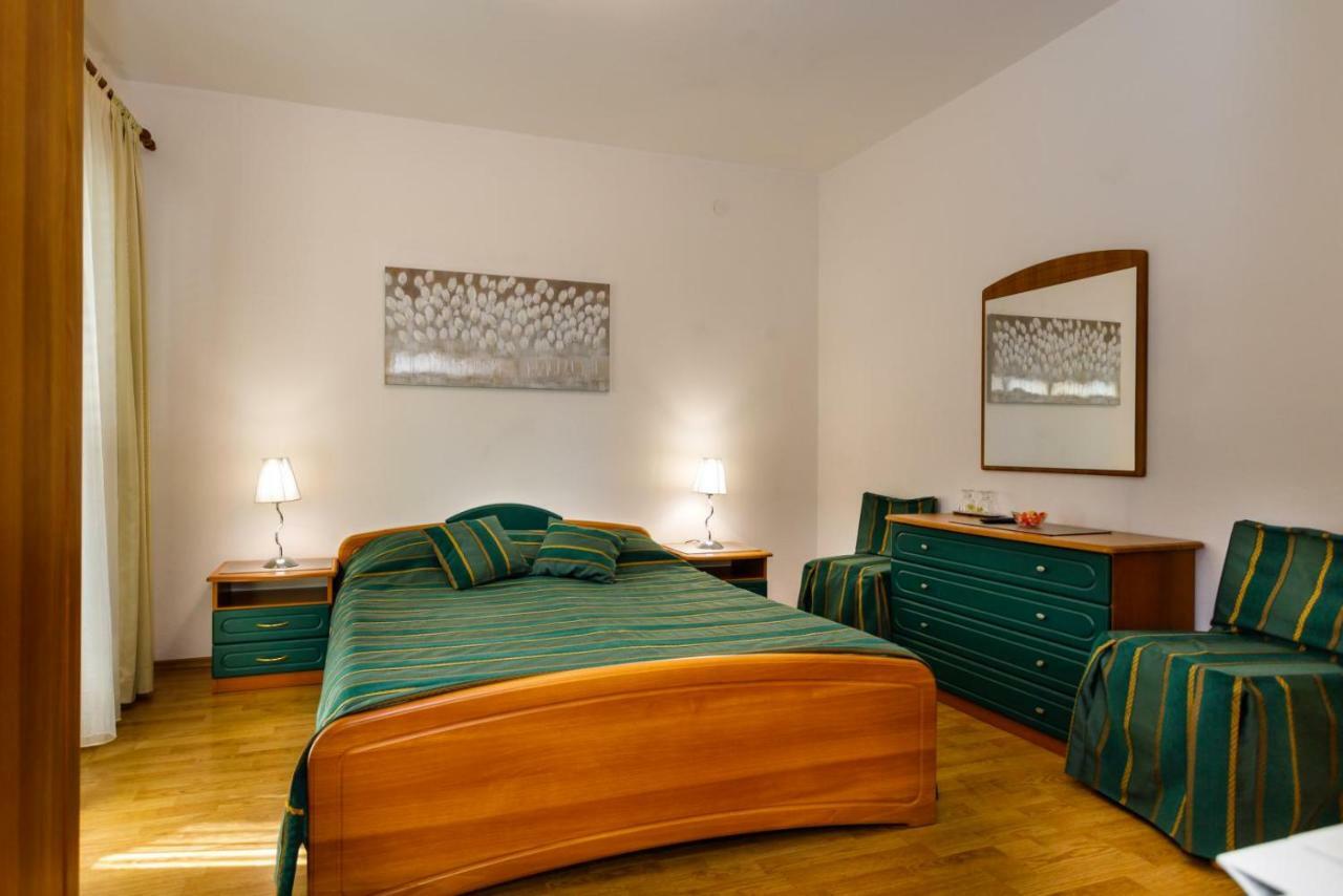קרק Rooms Mimi מראה חיצוני תמונה