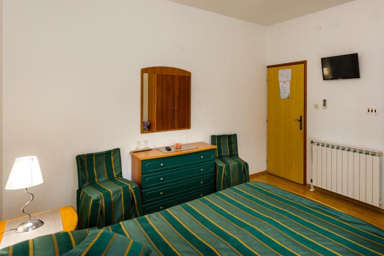 קרק Rooms Mimi מראה חיצוני תמונה